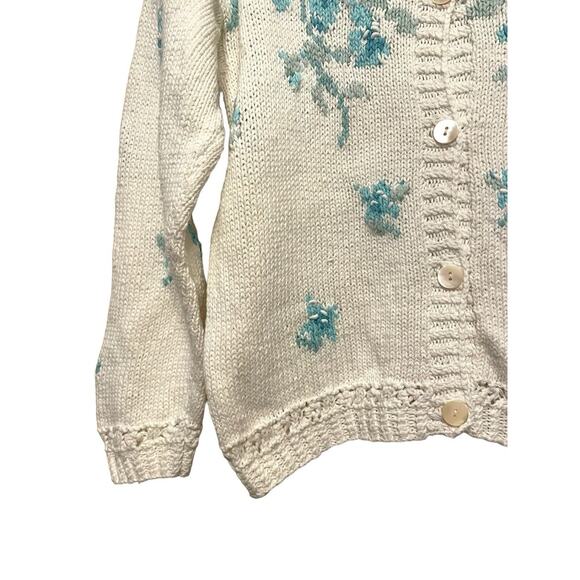 Vintage Jennifer Reed Hand Knit Cardigan Women Size Medium White Floral Blue 3D - Picture 6 of 9